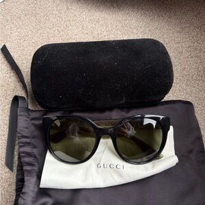 Gucci Black Round Sunglasses